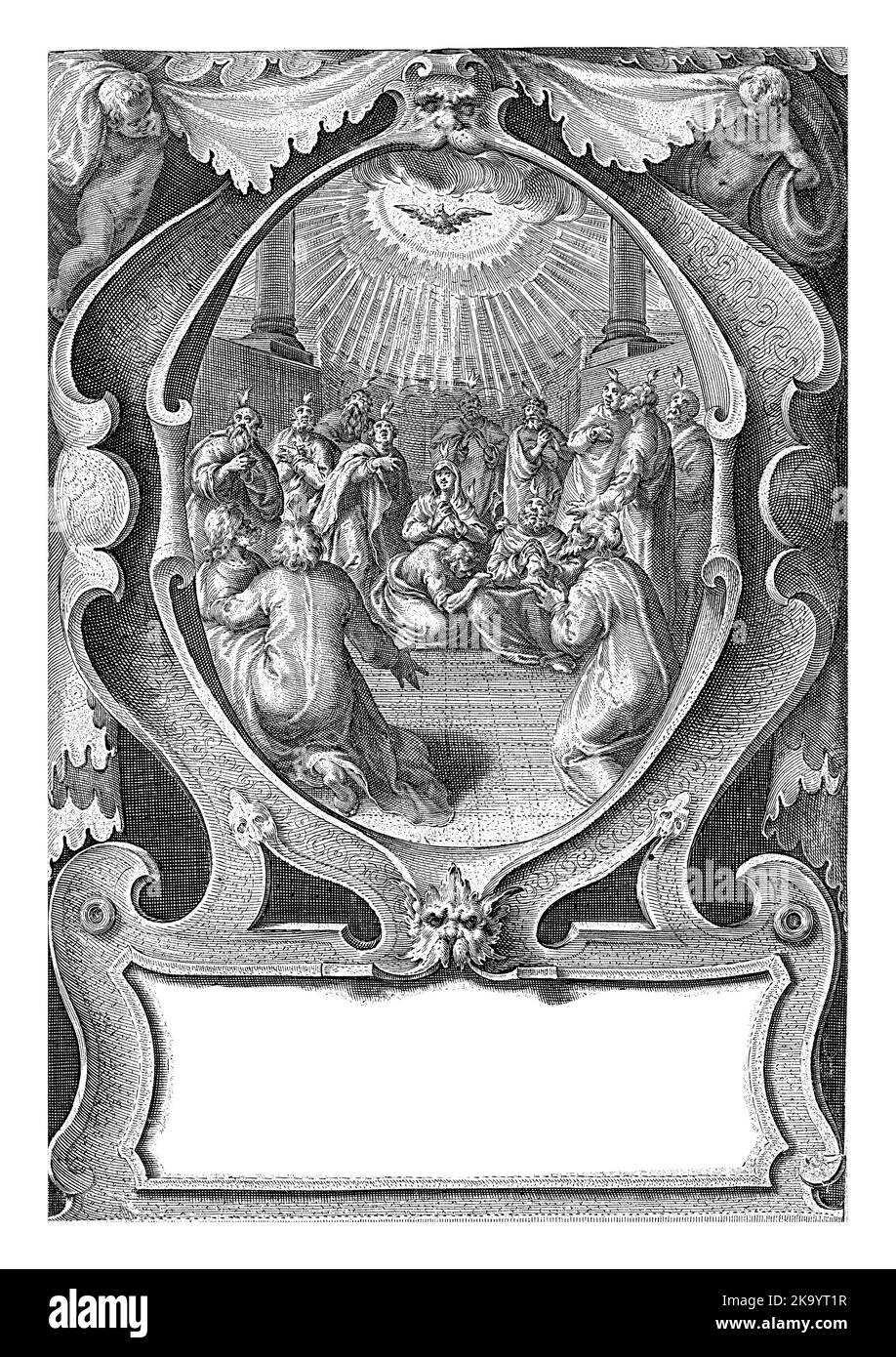 Maria sitzt in der Mitte eines heiligen Raumes, der von den Aposteln umgeben ist. Der Heilige Geist, in Form einer Taube, fliegt in einem Heiligenschein über den Männern. Stockfoto