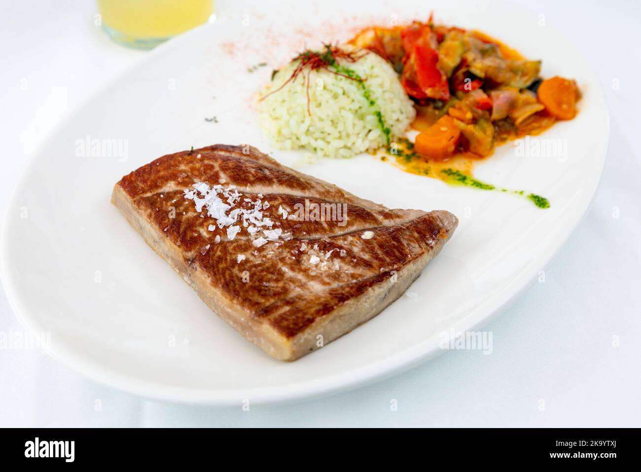Spezialität des Thunfischs aus Almadraba im Restaurant Casa Varo, Vejer de la Frontera, Spanien Stockfoto