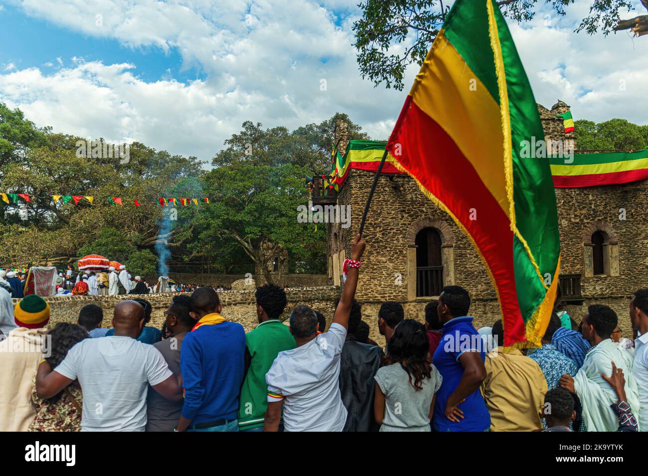 GONDAR, ÄTHIOPIEN, 18 2019. JANUAR: Menschen in Fasilides Bath feiern das Timkat-Fest, das wichtige äthiopisch-orthodoxe Fest der Epiphanie Stockfoto