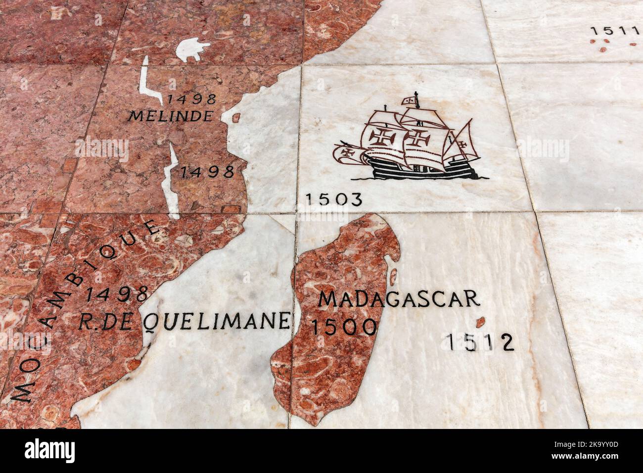 Karte portugiesischer Entdeckungen in Ostafrika auf dem Boden hinter dem Funde-Denkmal, Belem, Lissabon, Portugal Stockfoto