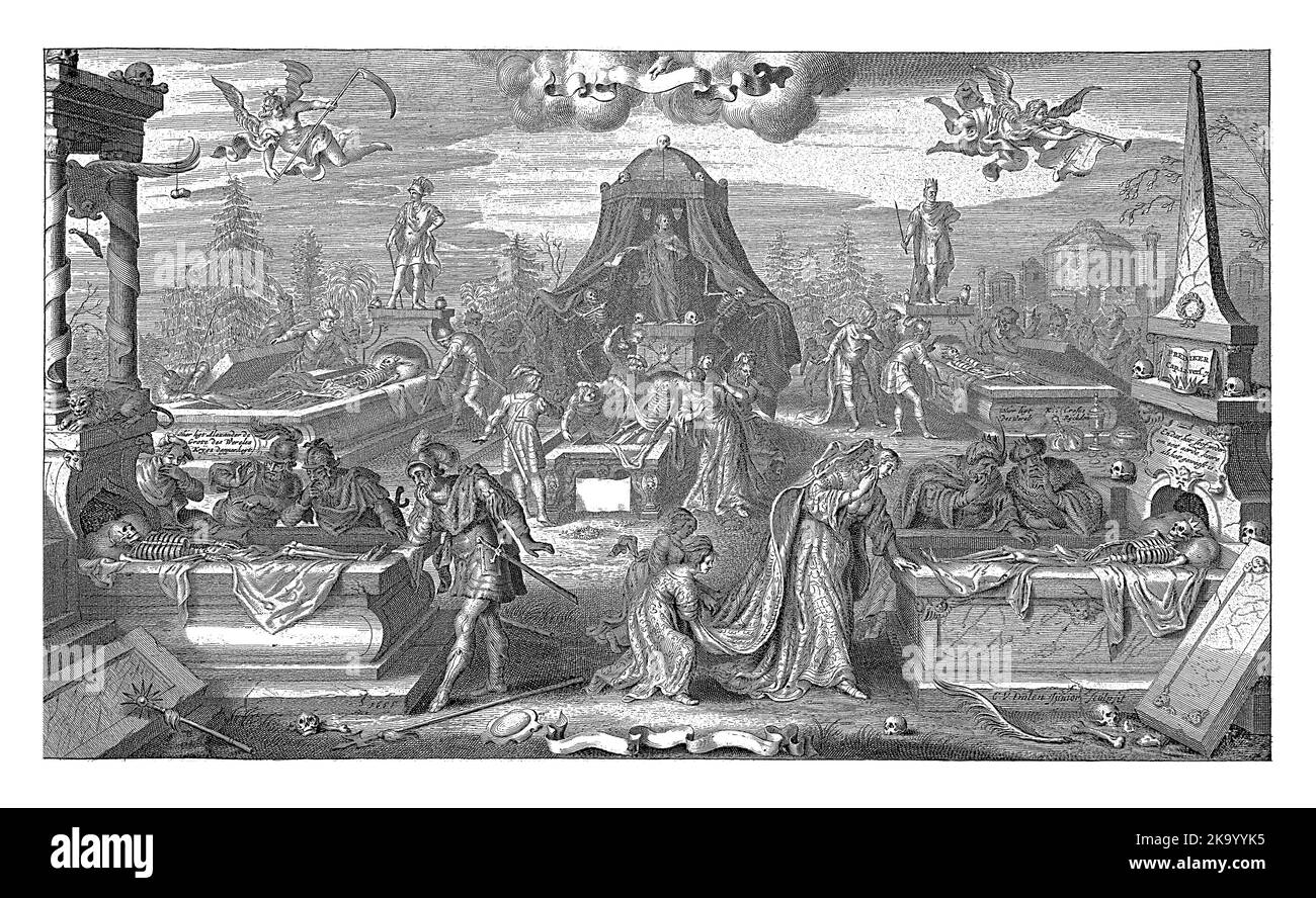 Männer und Frauen, darunter hochrangige Persönlichkeiten wie Könige und Königinnen, blicken in die offenen Gräber historischer Figuren, von denen nur noch Skelette übrig sind. Stockfoto