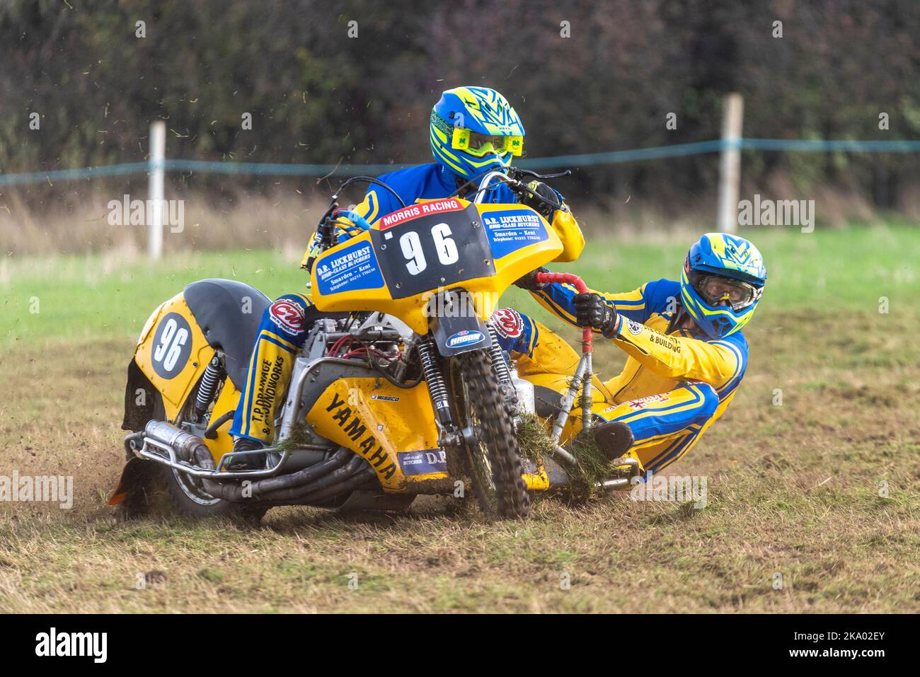 Tommy Penfold, William Naden beim grasstrack-Motorradrennen. Tagungsveranstaltung organisiert vom Southend & District Motorcycle Club, Essex. Seitenwagen Stockfoto