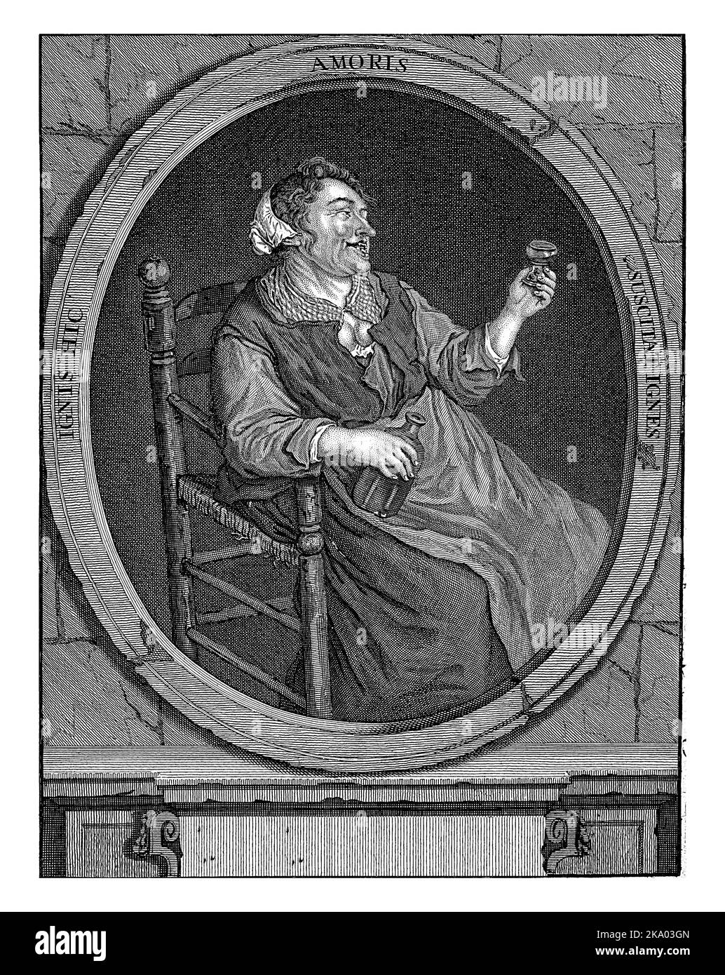 Die Frau eines Bauern sitzt auf einem Stuhl. In ihren Händen hält sie ein Gerücht und eine Flasche Alkohol. In der Box unter der Performance ein spöttisch Gedicht. Stockfoto