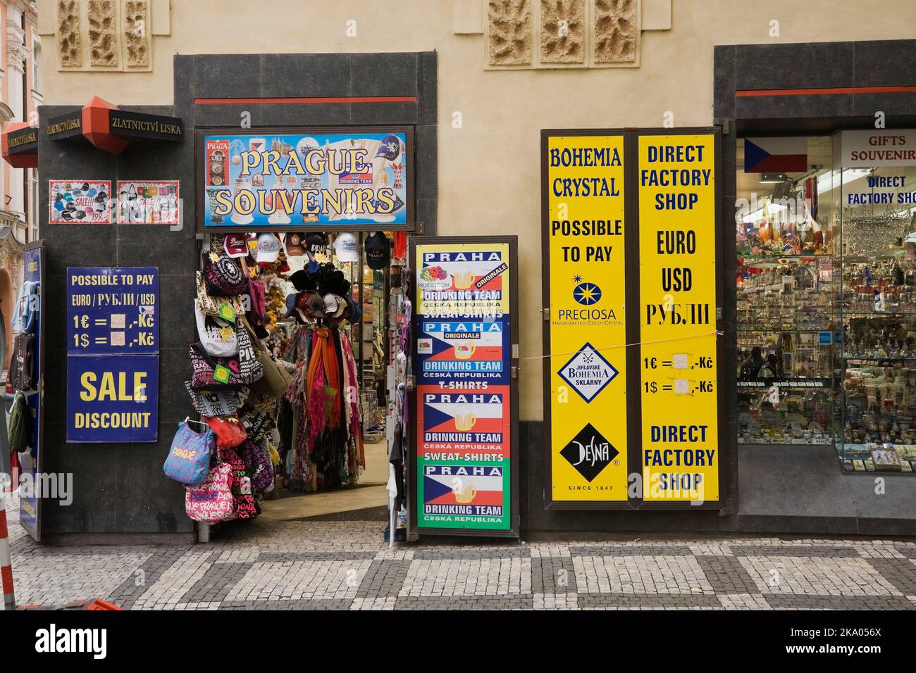 Souvenirladen in der Altstadt von Prag, Tschechische Republik. Stockfoto