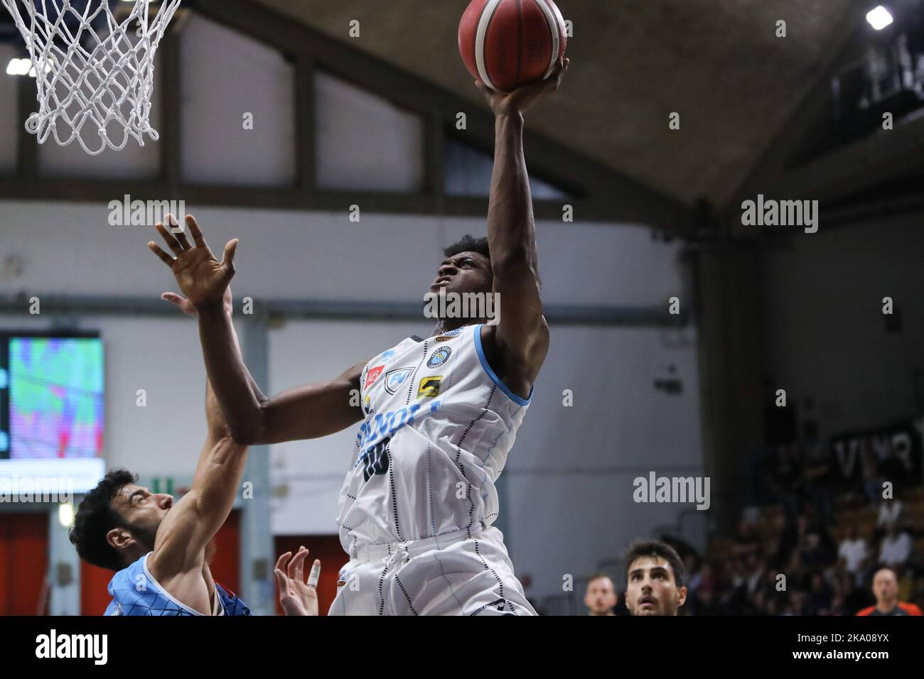 PalaRadi, Cremona, Italien, 30. Oktober 2022, Paul Eboua (Vanoli Cremona) während der Vanoli Basket Cremona gegen Kienergia Rieti - Italienische Basketball Serie A2 Men Championship Stockfoto