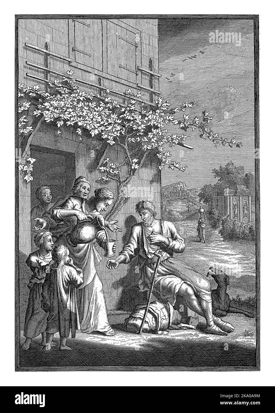 Eine Familie gibt einem durstigen Reisenden Wasser. Der Mann ruht auf einer Bank vor einem Haus und die Mutter der Familie kommt mit einem Krug davon Stockfoto