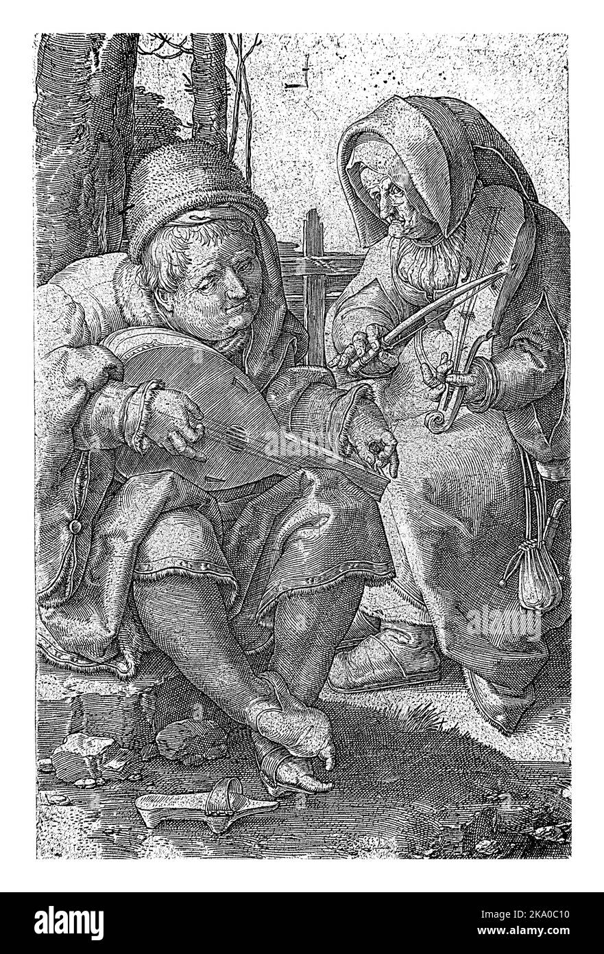 Paar, das Musik macht, Lucas van Leyden, 1524 der Mann stimmt eine Laute, er hat eine Sandale abgenommen. Die alte Frau spielt eine Geige. Stockfoto