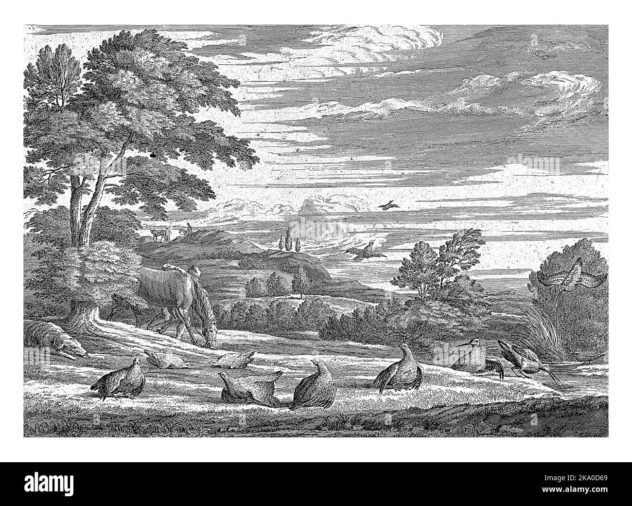 Hügelige Landschaft mit Bäumen und einem Bach mit Phasanen und Schnepfe im Vordergrund. Links vom Baum schleicht sich ein Hund zu den Vögeln und hinter Th Stockfoto