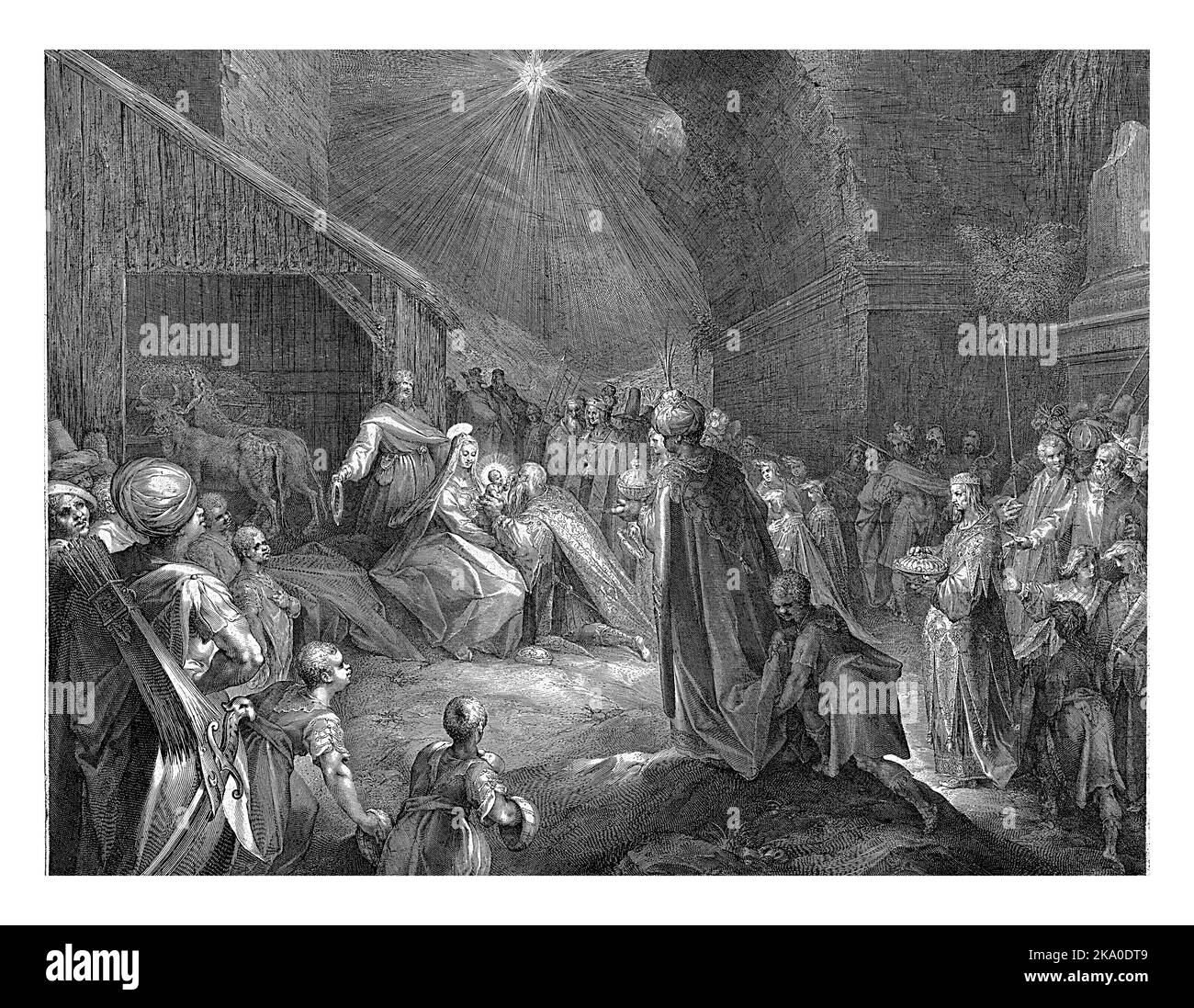 Die drei Könige und ihr Gefolge beten das Christuskind an. Ein König kniet vor dem Kind. Links der Stall mit dem Ochsen und dem Esel. Der sta Stockfoto