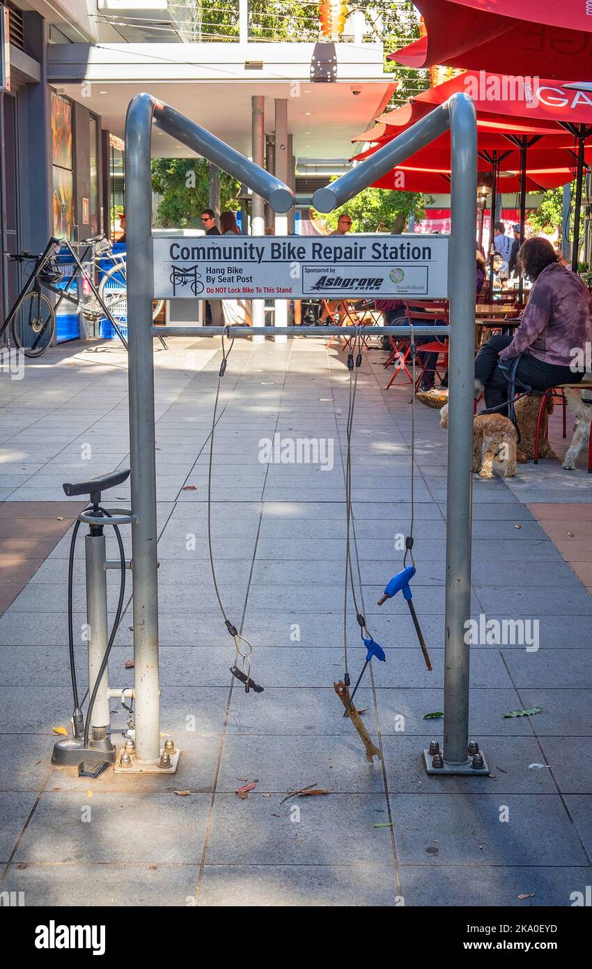 öffentliche fahrradreparaturstation Fotos und Bildmaterial in hoher