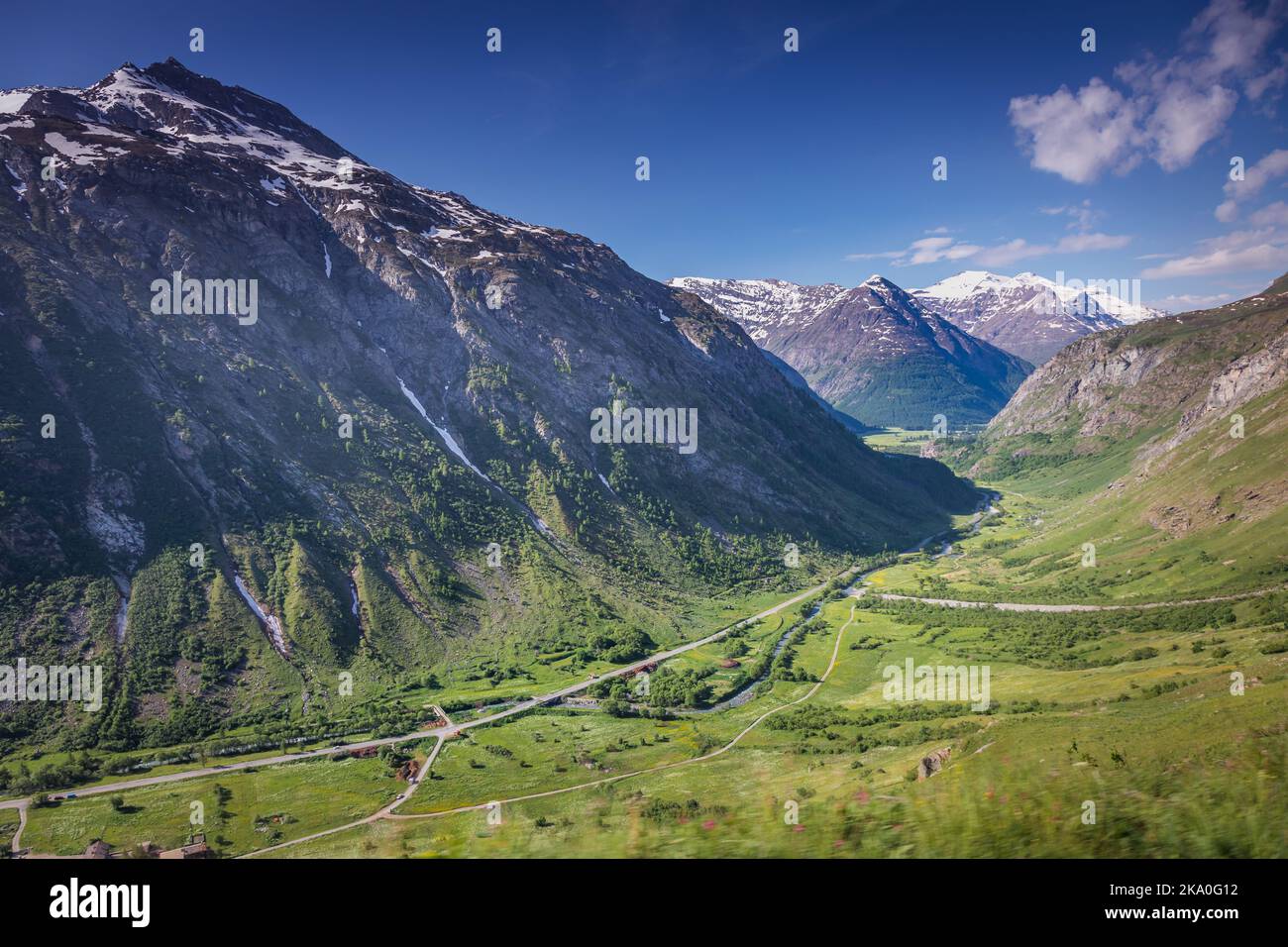 Idyllisches Tal und dramatische Landschaft der Haute Savoie in der Nähe des Iseran-Passes, Frankreich Stockfoto