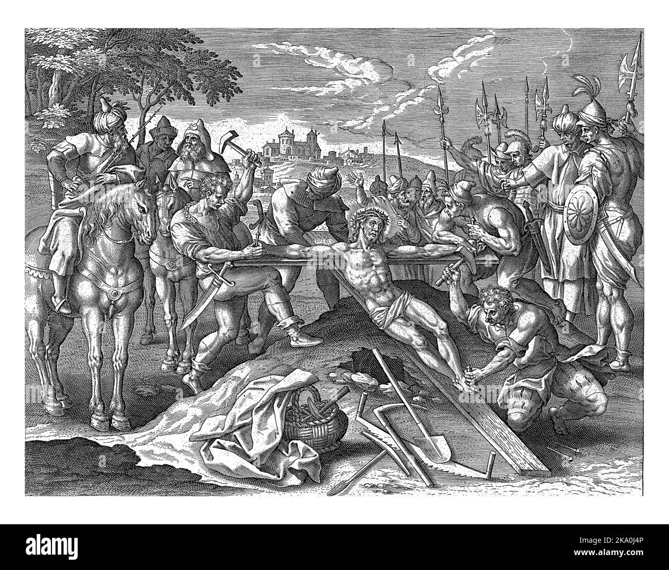 Christus wird ans Kreuz genagelt, während die Zuschauer zuschauen. Stockfoto