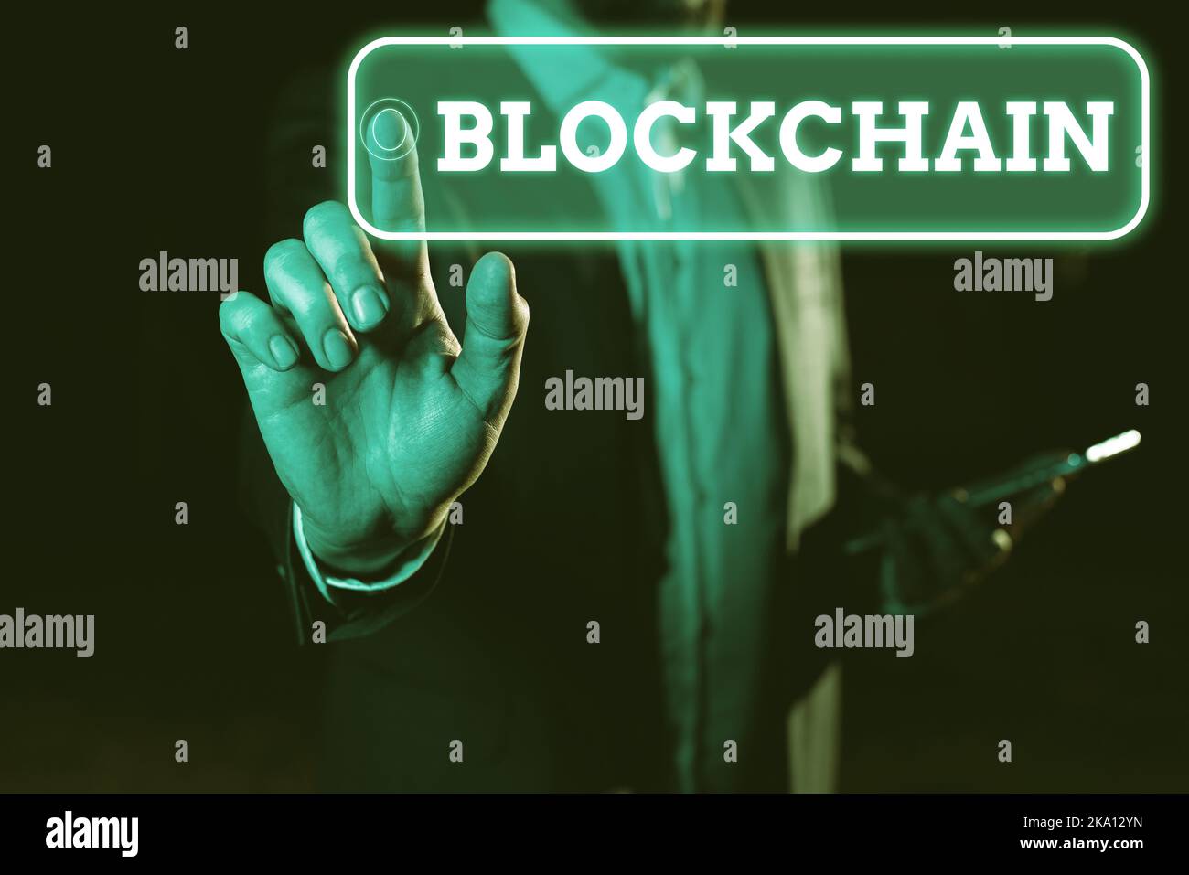 Handschrift Text Blockchain. Business Approach Hollywood, bezieht sich auf die Hindi-Sprache Film-Industrie in Indien. Geschäftsmann Zeigt Wichtig Stockfoto