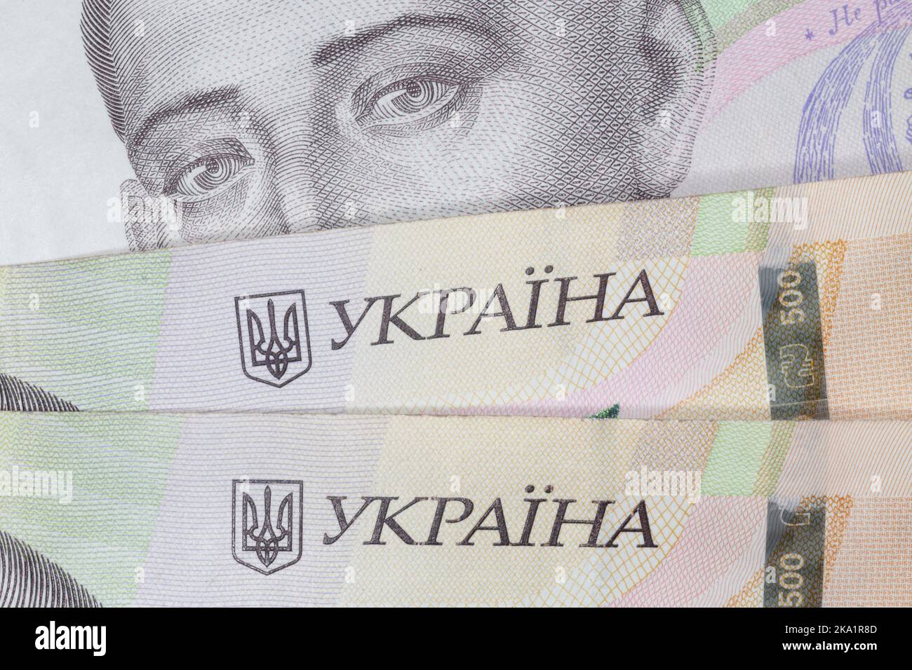 Nahaufnahme von mehreren fünfhundert ukrainischen hrivnya-Banknoten Stockfoto