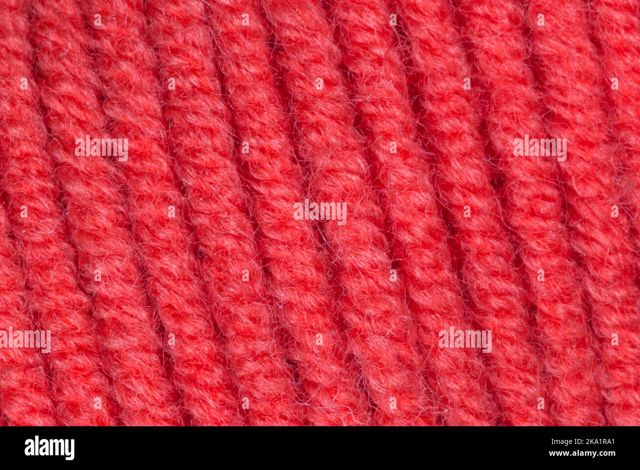 Nahaufnahme der roten Baumwolle mit Acrylfäden Hintergrund Stockfoto