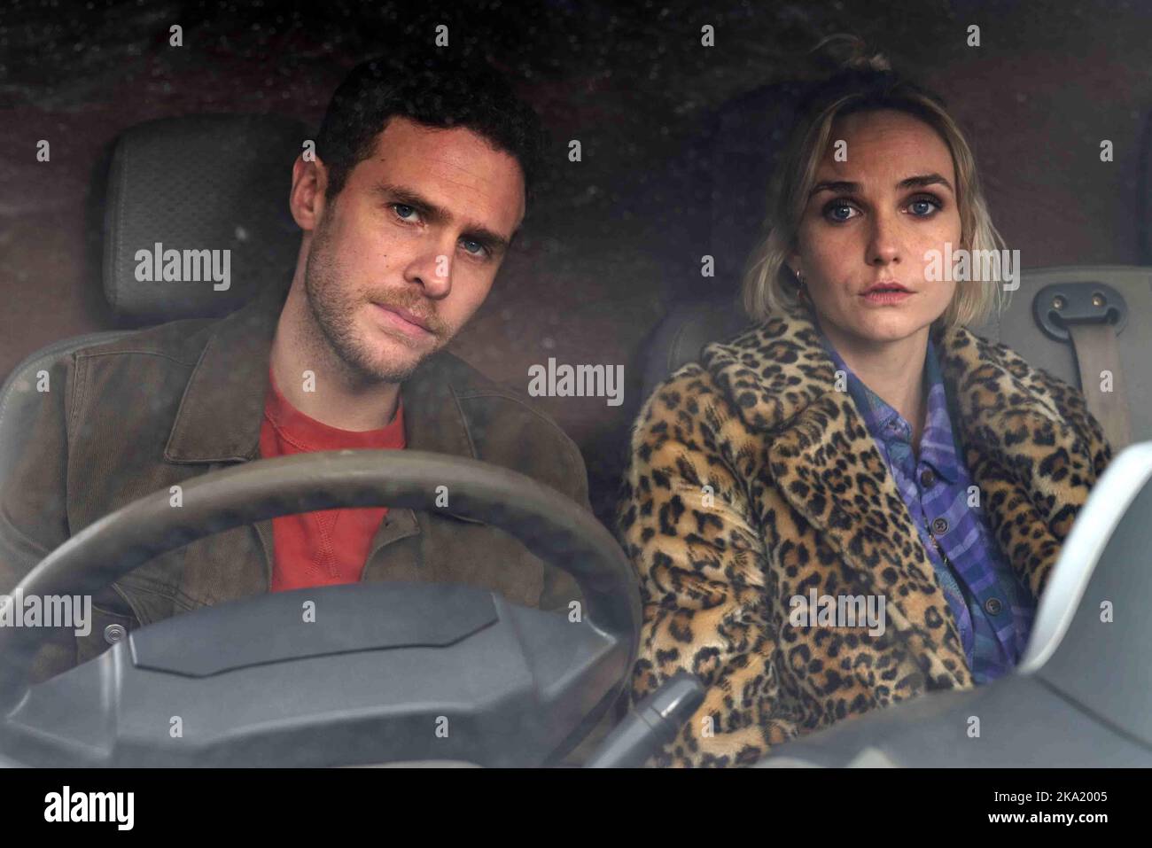 JOANNA VANDERHAM und LAIN DE CAESTECKER im KONTROLLRAUM (2022), Regie: AMY NEIL. Bild: BBC Studios / Hartswood Films / Album Stockfoto