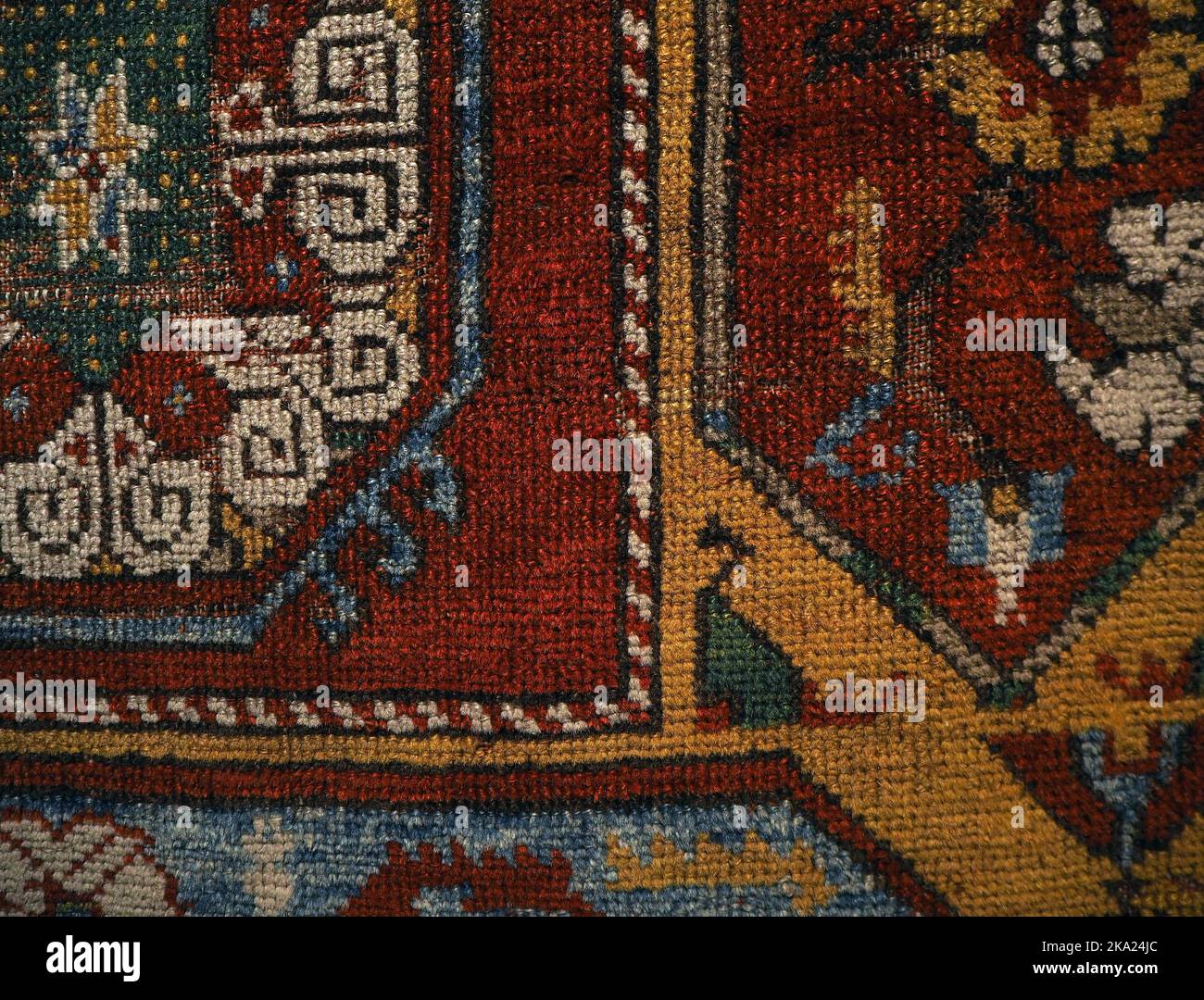 Traditionelle türkische Motive auf einem Teppich. Geometrische Muster auf dem türkischen Teppich. Teppich Motive Hintergrund. Tapete mit Teppichmustern. Stockfoto