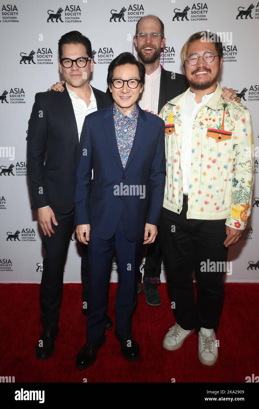 Los Angeles, Ca. 30. Oktober 2022. Jonathan Wang, Daniel Kwan, Daniel Scheinert, Ke Huy Quan beim U.S. Asia Entertainment Summit der Asia Society of Southern California am 30. Oktober 2022 im Skirball Cultural Center in Los Angeles, Kalifornien. Quelle: Saye Sadou/Media Punch/Alamy Live News Stockfoto