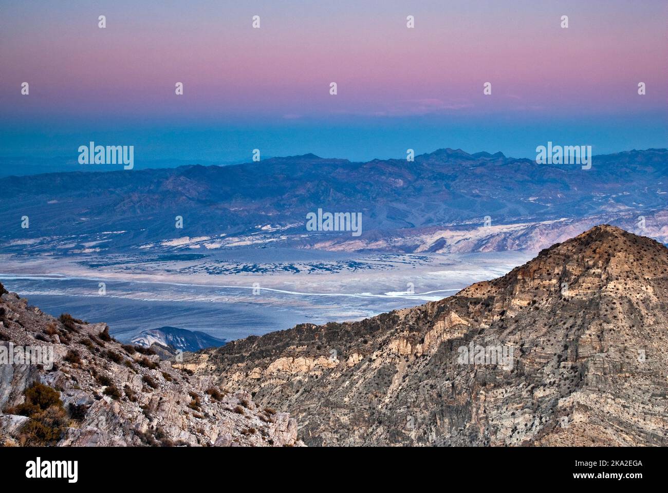 Death Valley bei Sonnenuntergang von Aguereberry Point, Mojave-Wüste, Death Valley Nationalpark, Kalifornien, USA Stockfoto