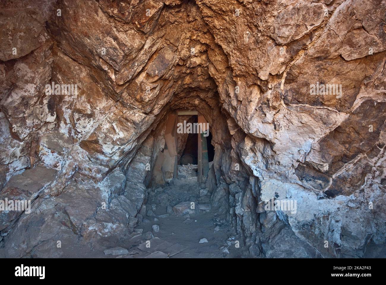 Eingangstunnel zur Eureka Mine, Mojave Desert, Death Valley National Park, Kalifornien, USA Stockfoto