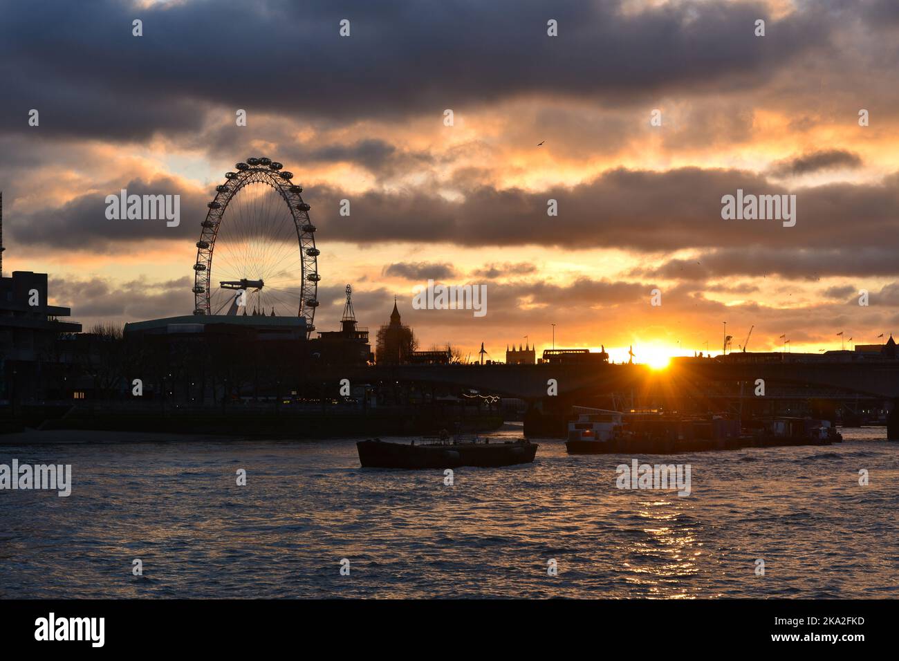 The London Eye und Southbank bei Sonnenuntergang Stockfoto