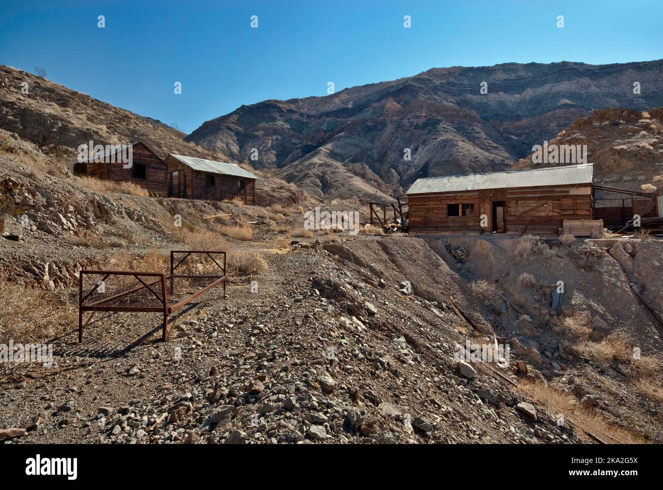 Ruinen in der Geisterstadt Ashford Mine in Black Mountains, Mojave Desert, Death Valley National Park, Kalifornien, USA Stockfoto