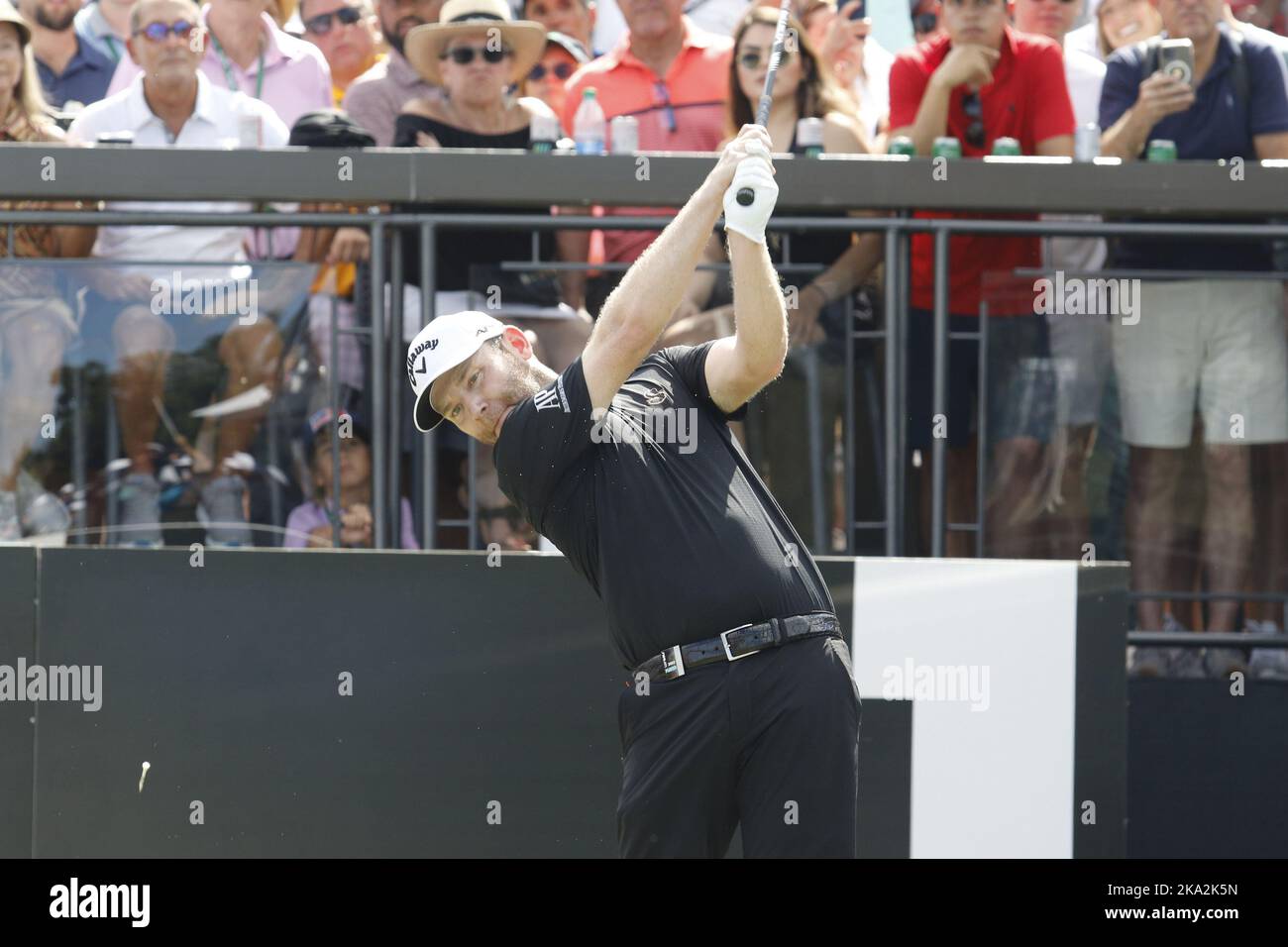 Taylor Gooch schlägt sich in der Endrunde bei der LIV Golf Team Championship beim Trump National Doral Miami in Miami, FL, am Sonntag, 30. Oktober 2022, vom ersten Loch ab. (KORRIGIERENDER NAME) Foto von Thom Baur/UPI Stockfoto