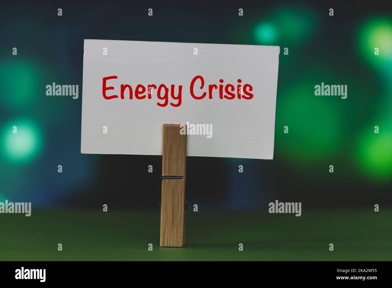 Energiekrise auf Weißbuch geschrieben Stockfoto