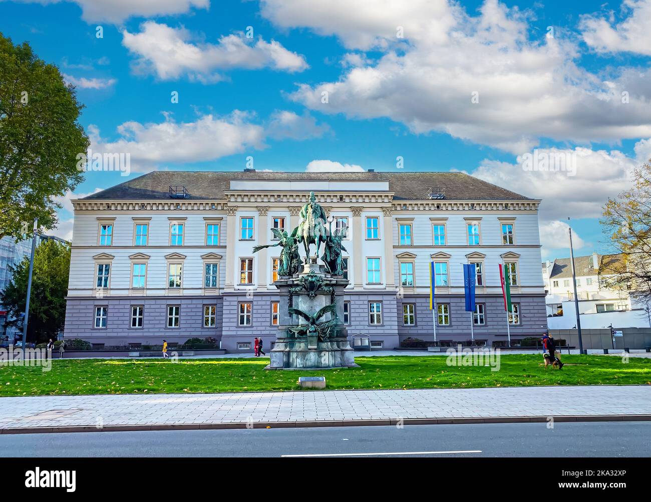 Düsseldorf (Justizministerium), Deutschland - Oktober 9. 2022: Blick auf den alten Palast, der heute als Justizministerium dient Stockfoto