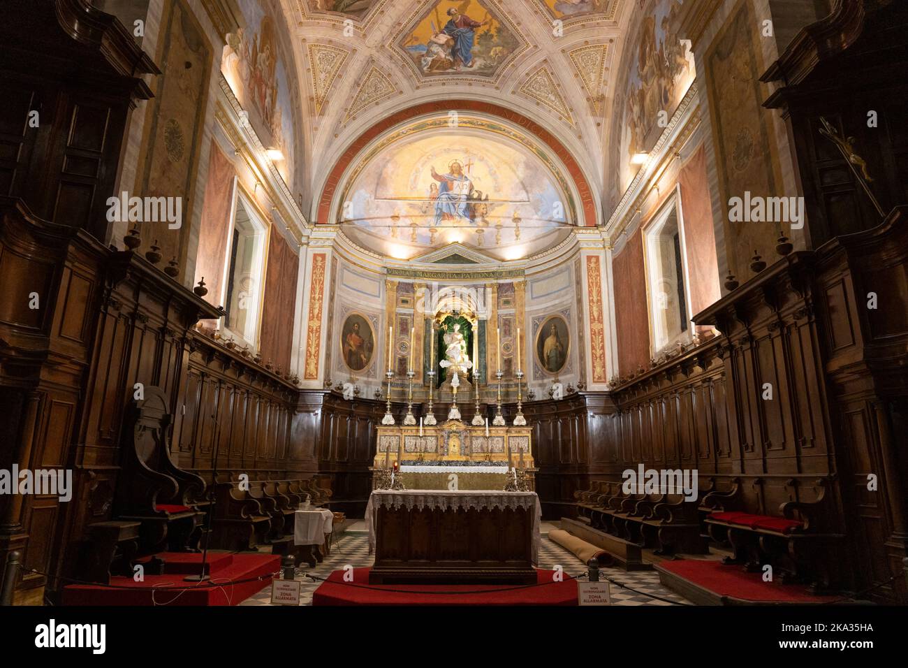 Altar der Basilika santa margherita in der Stadt montefiascone Stockfoto