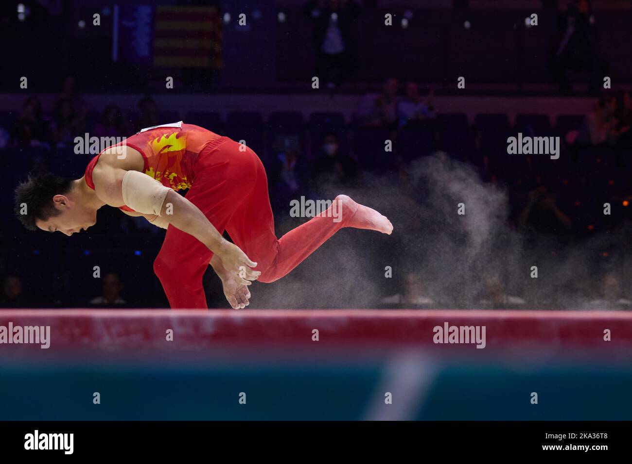 Liverpool, Großbritannien. 31. Oktober 2022. You Hao von China landet in Parallel Bars Event der Qualifikation der Männer bei der FIG Artistic Gymnastics World Championships 51. in Liverpool, Großbritannien, 31. Oktober 2022. Quelle: Meng Dingbo/Xinhua/Alamy Live News Stockfoto