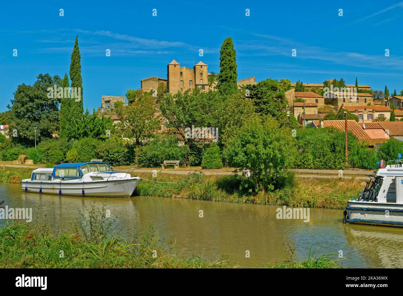 Argens-Minervois und der Canal du Midi im Departement Aude in Südfrankreich. Stockfoto