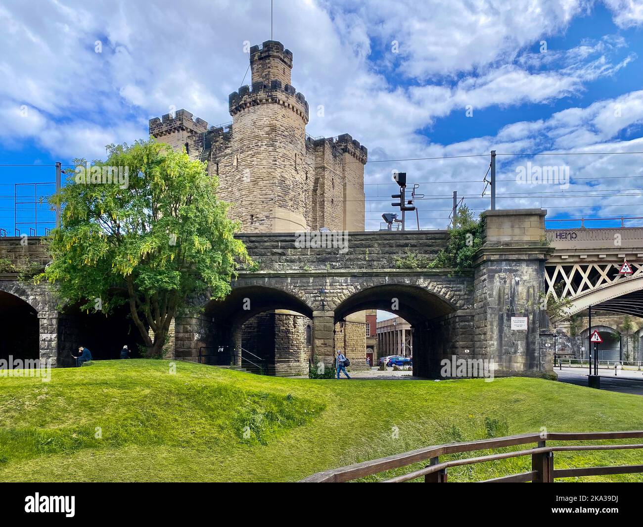 Newcastle Castle und Railway Arches Stockfoto