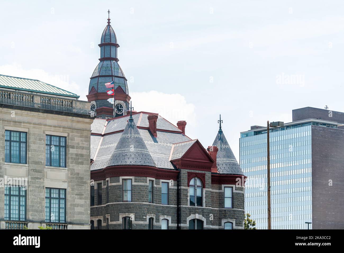 Little Rock, Arkansas, USA Stadtbild der Hauptstadt mit modernen Architektur, Hochhäusern und Pulaski County Courthouse Stockfoto