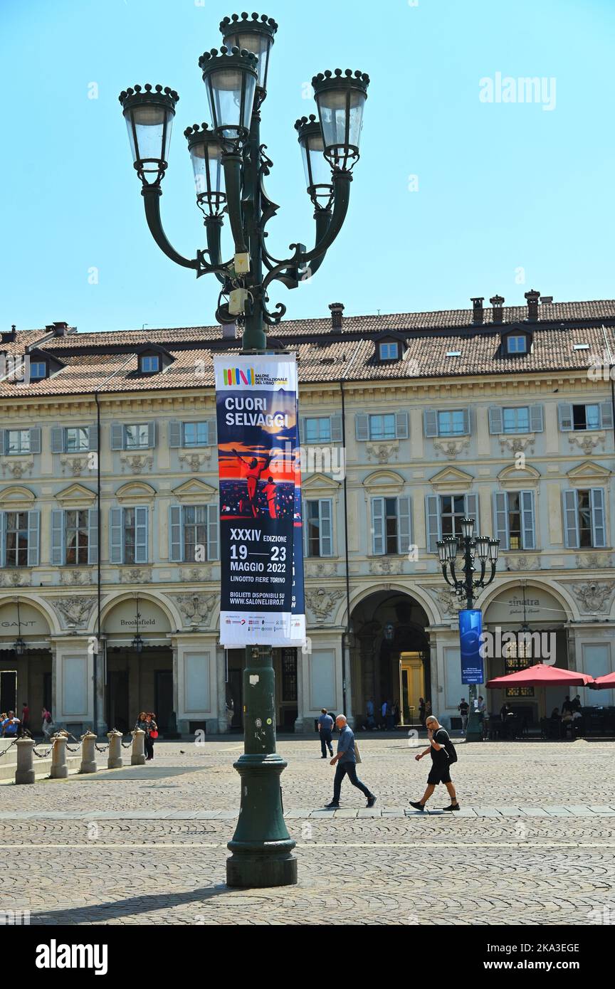 Das Logo der Internationalen Buchmesse, das vor dem Veranstaltungsort der kommenden Ausgabe in Turin, Italien, zu sehen ist Stockfoto