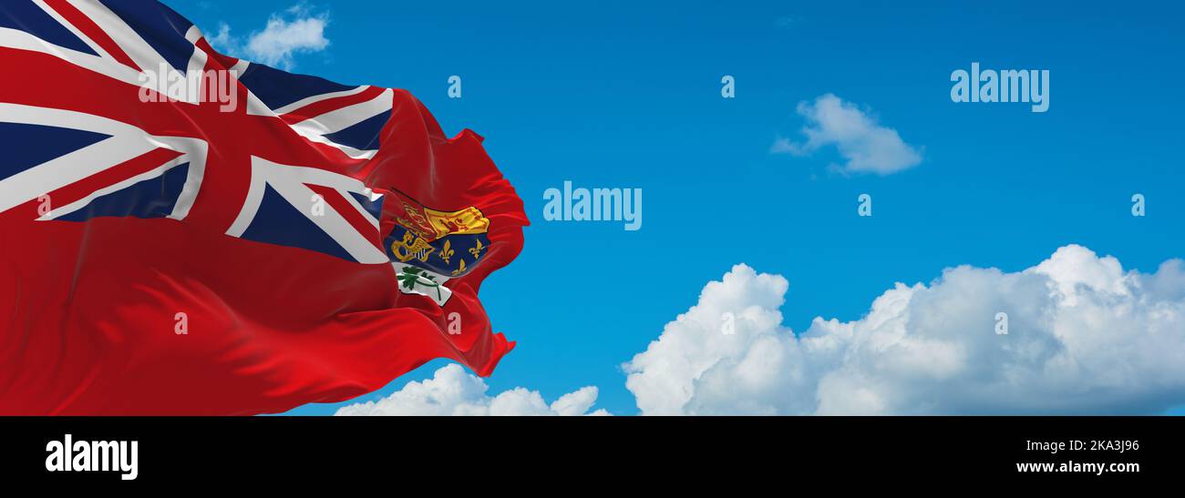 Flagge britisch-irischer Abstammung englischer Kanadier bei wolkiger Himmelshintergrund, Panoramablick. Flagge, die ethnische Gruppe oder Kultur repräsentiert, regionale Autorinnen Stockfoto