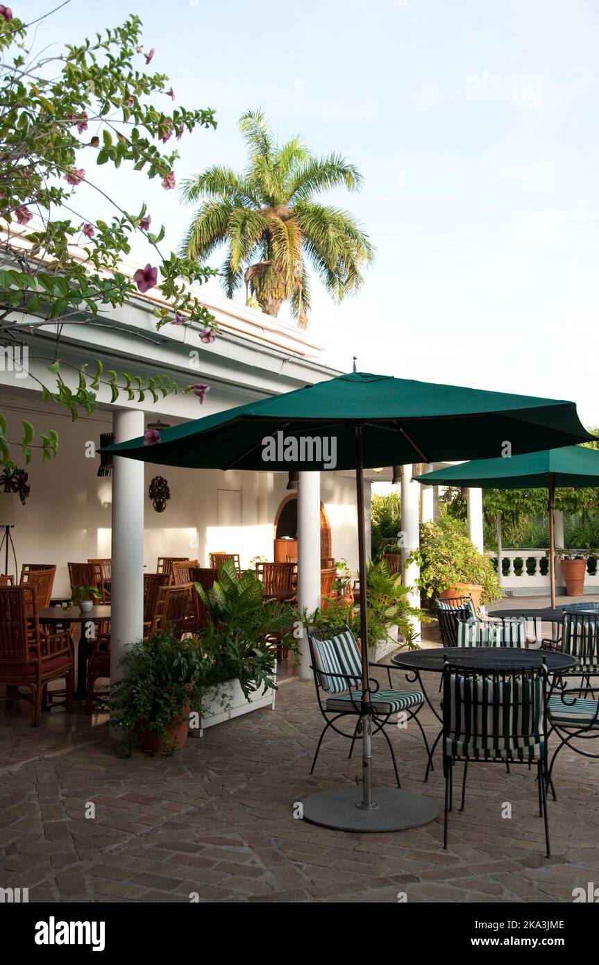 Restaurantbereich, Port-au-Prince, Haiti. Dieses Hotel war ursprünglich ein altes Kolonialgebäude und wurde in ein Luxushotel umgewandelt. Stockfoto