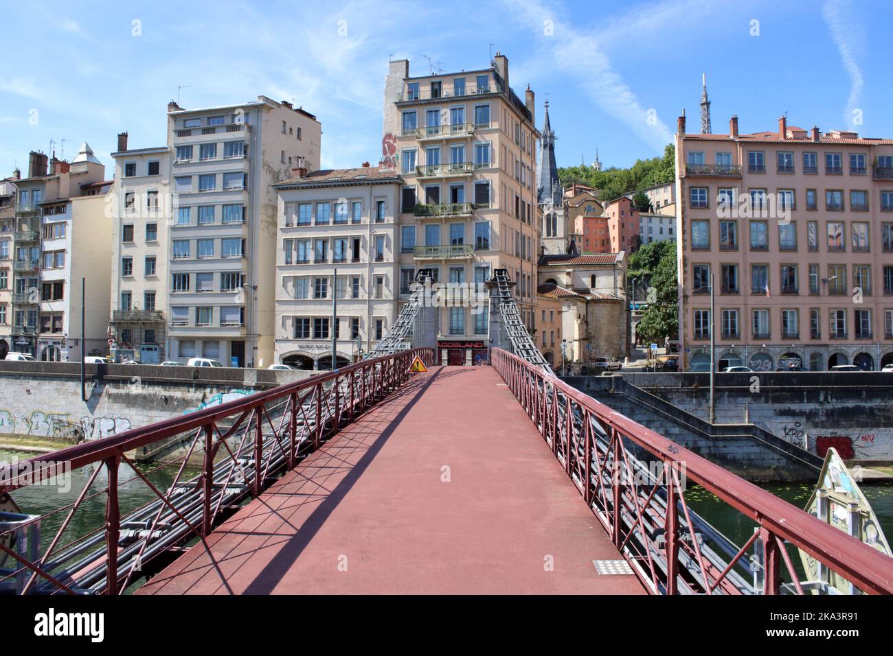 Sommeransicht der Altstadt von Lyon von der Passerelle St-Vincent Brücke über den Fluss Saône in Frankreich. Stockfoto