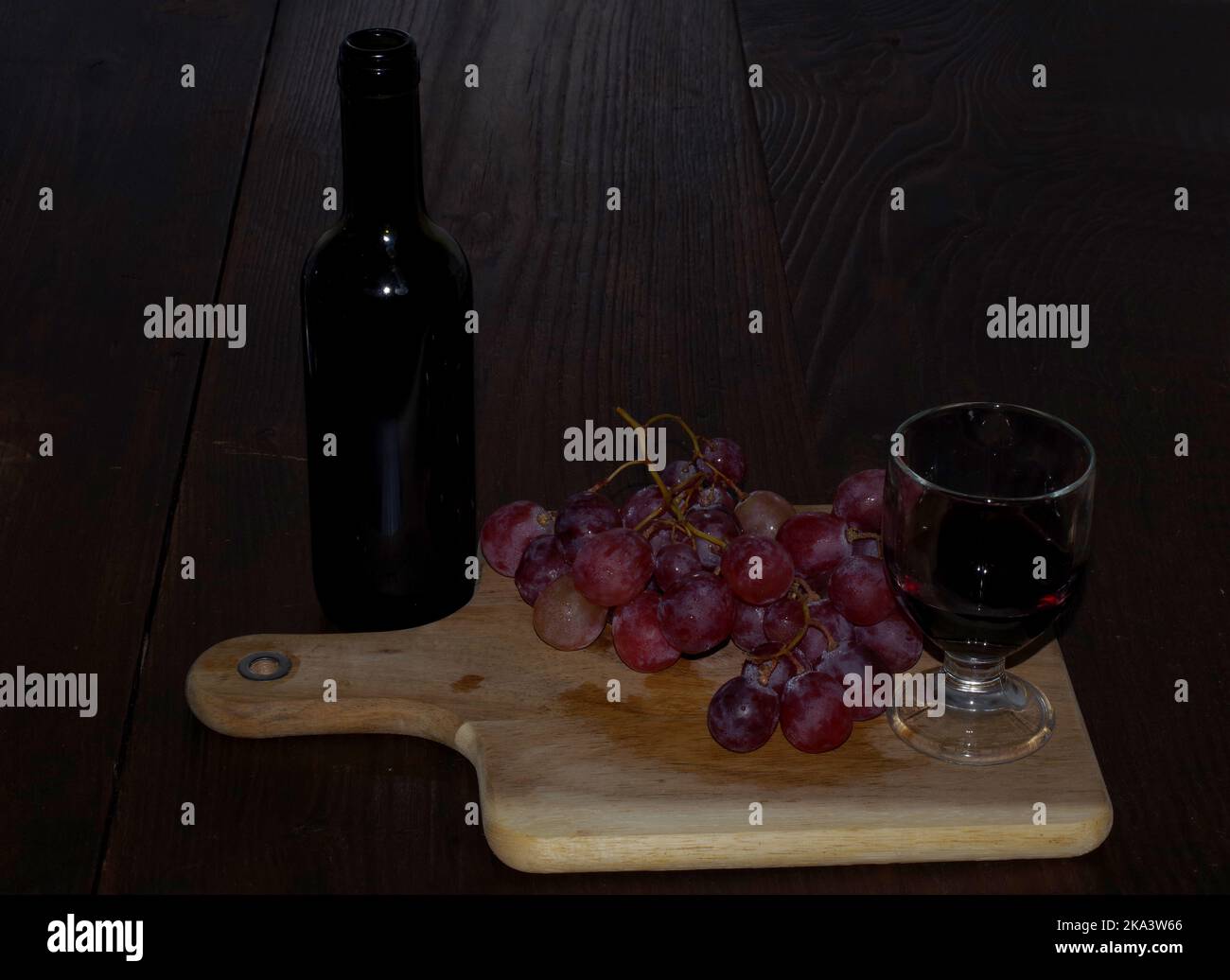 Rote Traube Stillleben mit Wein Stockfoto