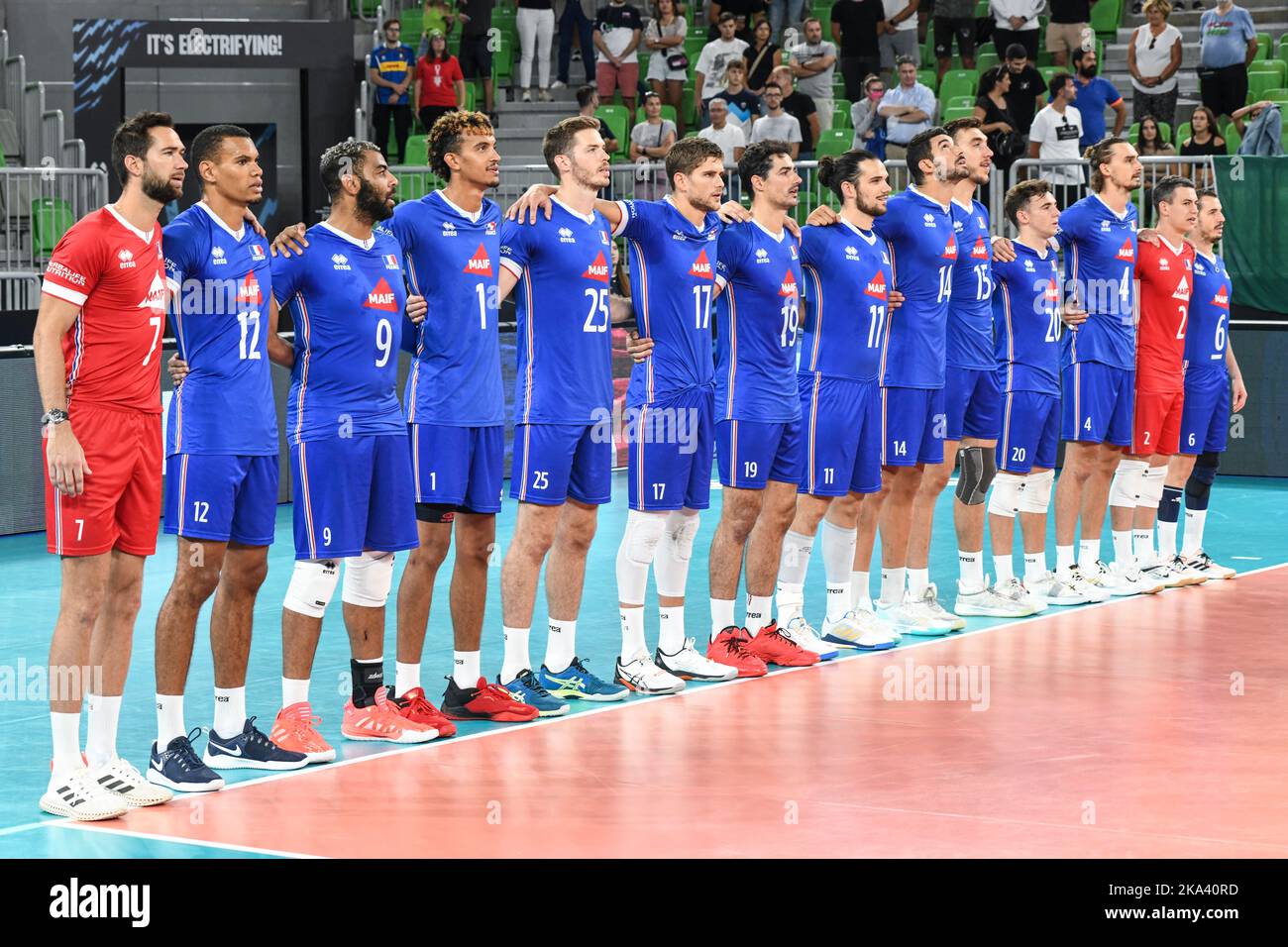 Französische Nationalmannschaft während der Nationalhymne, vor dem Spiel gegen Italien. Volleyball-Weltmeisterschaft 2022. Viertelfinale. Stockfoto