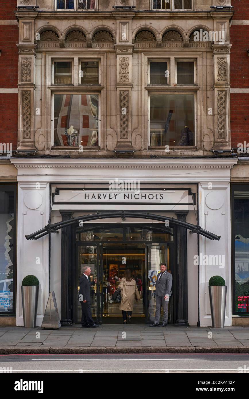 Harvey Nichols Portier bei Harvey Nichols Stockfoto
