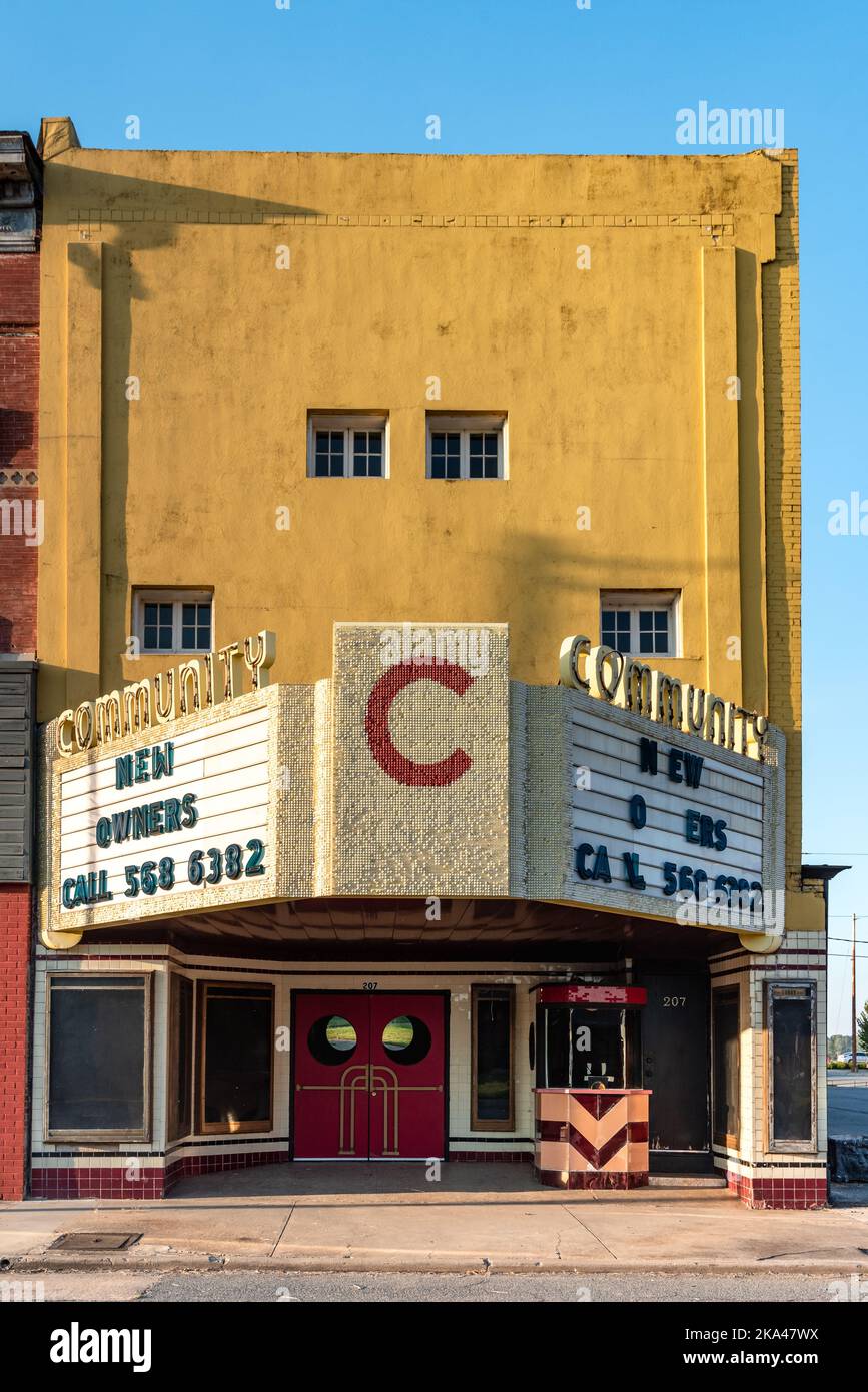 Ein verlassenes Gemeindetheater in Pine Bluff, Arkansas, USA. Stockfoto