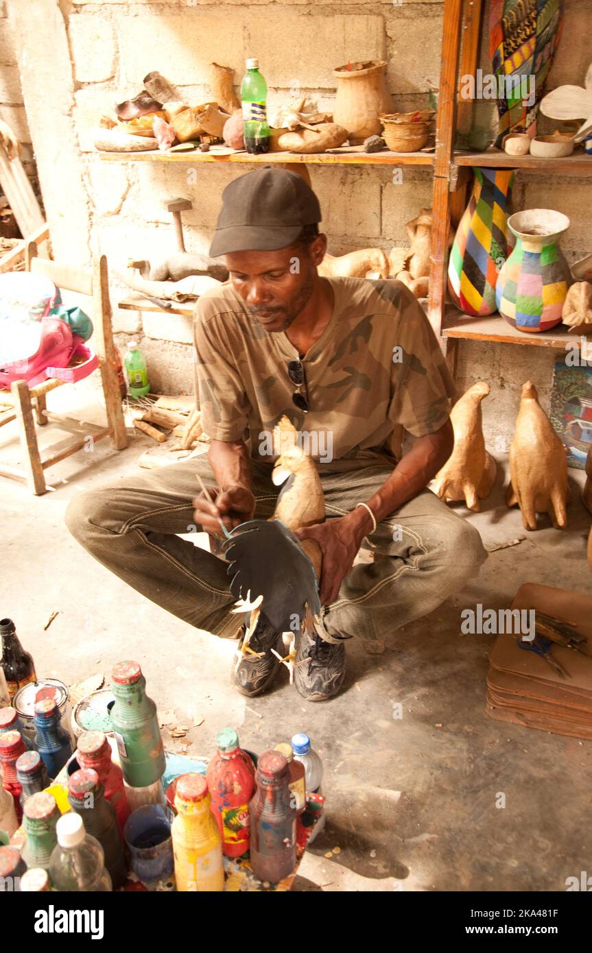 Handwerkliche Malerei Hahn, Jacmel, Haiti Stockfoto