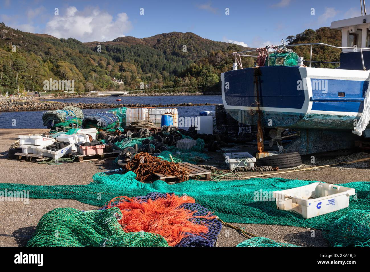 Fischernetze im Hafen von Gairloch an der Atlantikküste Schottlands Stockfoto