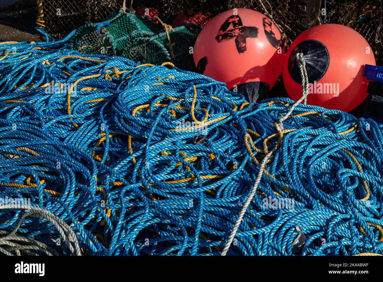 Fischernetze im Hafen von Gairloch an der Atlantikküste Schottlands Stockfoto