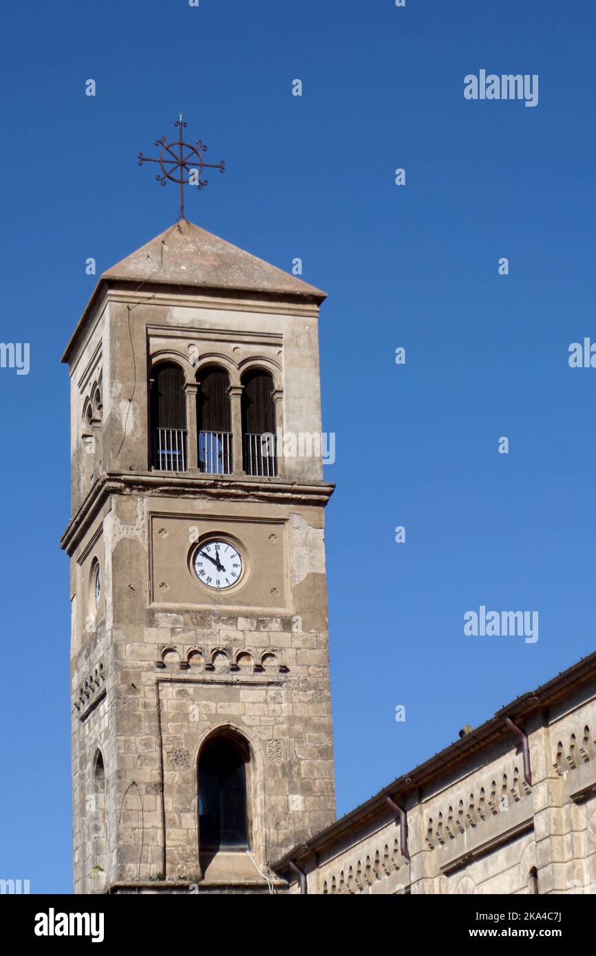 Aritzo, Sardinien, Italien. St. Michael Kirche Stockfoto