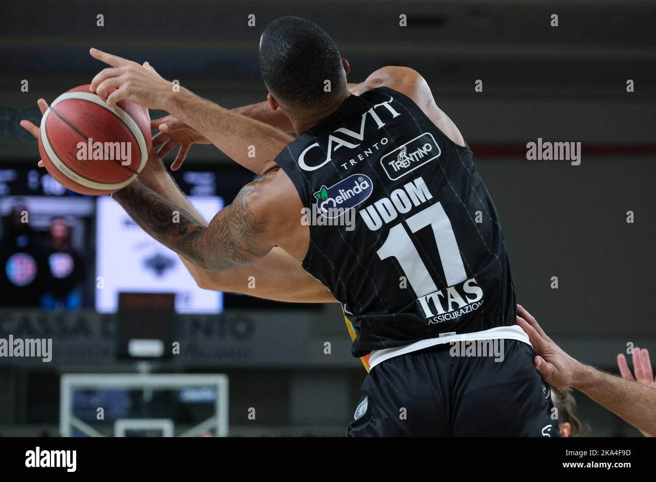 Trient, Italien, 30.. Oktober 2022, Galerie des Spiels zwischen Dolomiti Energia Trentino und GIVOVA Scafati - Italienische Basketball-Meisterschaft A1 Stockfoto