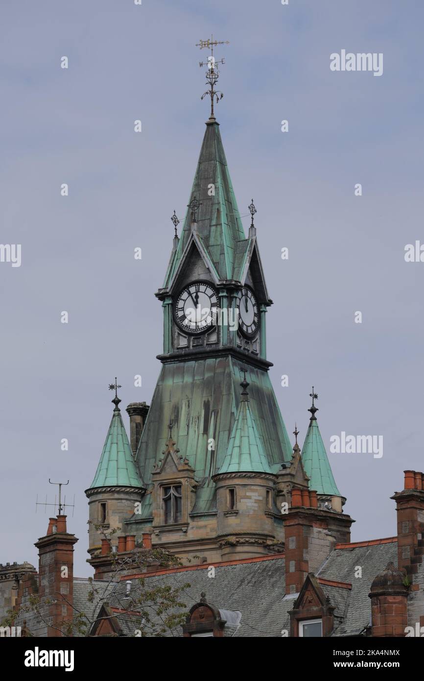 Eine vertikale Aufnahme des Uhrturms in Dunfermline Stockfoto