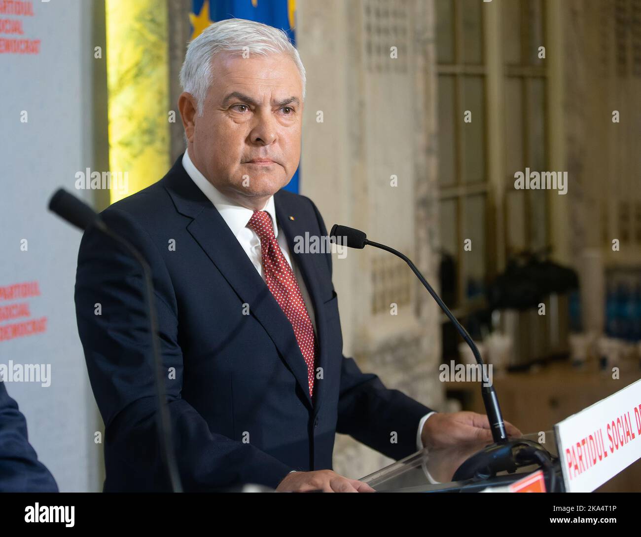 Bukarest, Rumänien - 31. Oktober 2022: Angel Tilvar, der vorgeschlagene Verteidigungsminister, spricht auf einer Pressekonferenz im Hauptquartier des Sozialministeriums Stockfoto