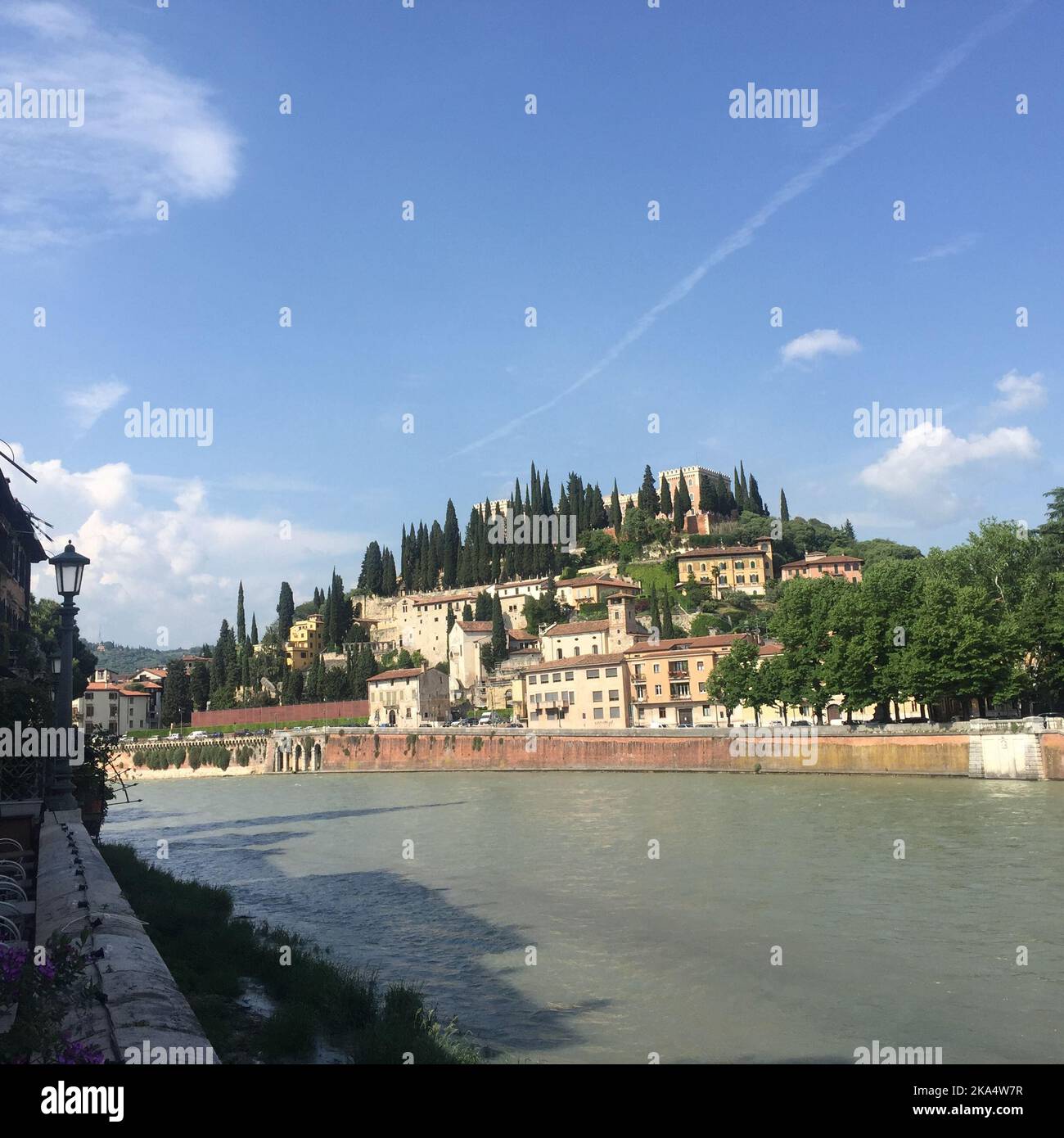 Etsch und Stadtbild am Wasser, Verona, Venetien, Italien Stockfoto